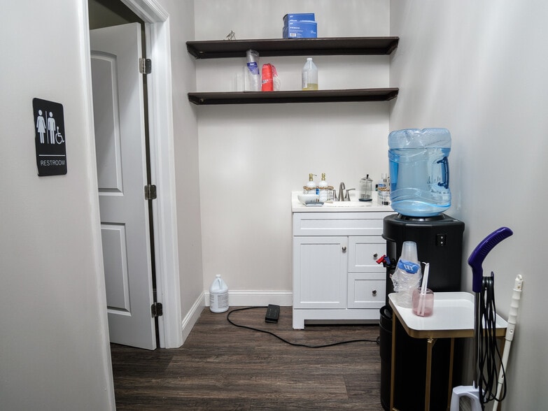 More Photos Of 86-88 Broad St, Red Bank Storefront Retail Office For Lease