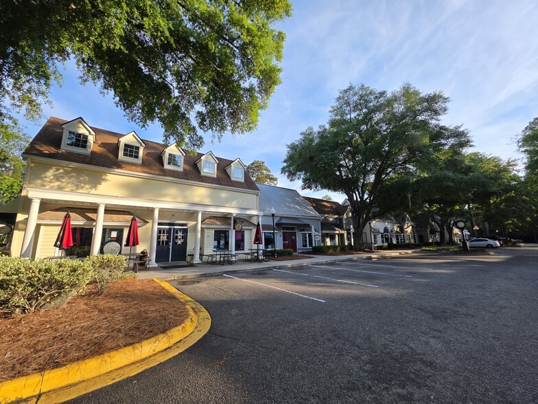 More Photos Of 1509 Main St, Hilton Head Island Storefront For Lease