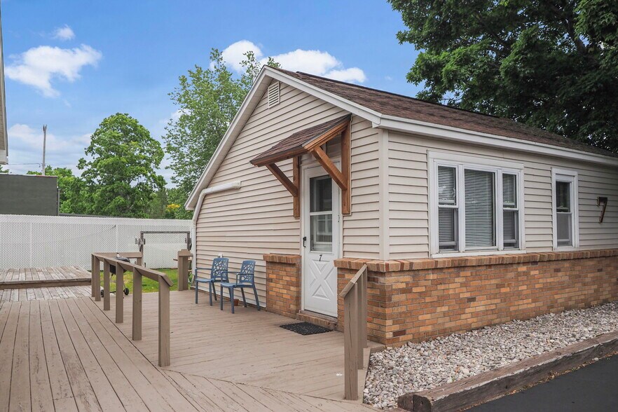 More Photos Of 17229 Northwood Hwy, Arcadia Hotel For Sale