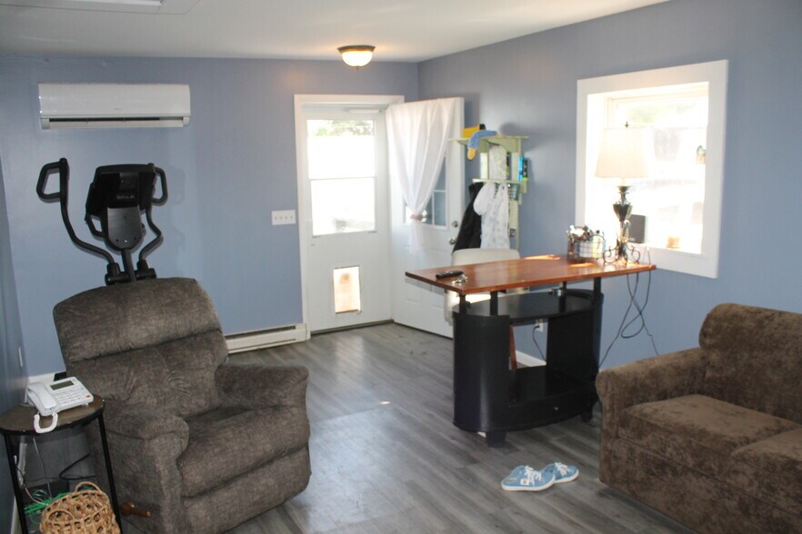 More Photos Of 154 E Railroad, Leland General Retail For Sale