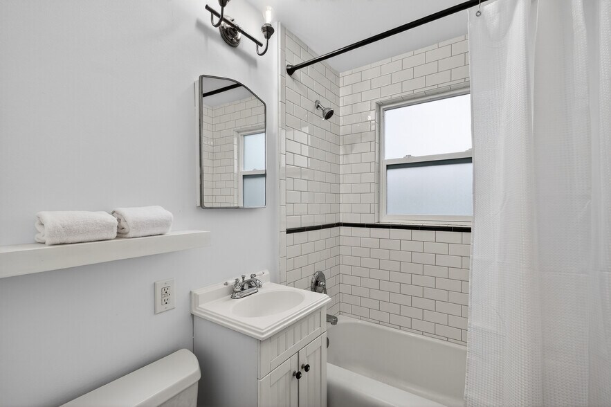 More Photos Of 1310 Ellsworth St, Bellingham Multifamily For Sale