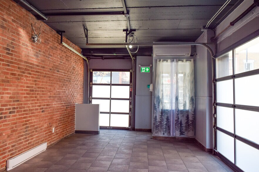 More Photos Of 7427-7429 Rue Saint-Hubert, Montréal Storefront For Sale