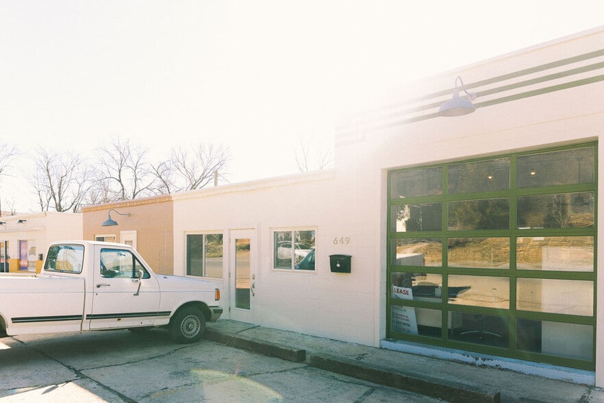 More Photos Of 649 E Huntsville Rd, Fayetteville Office For Lease