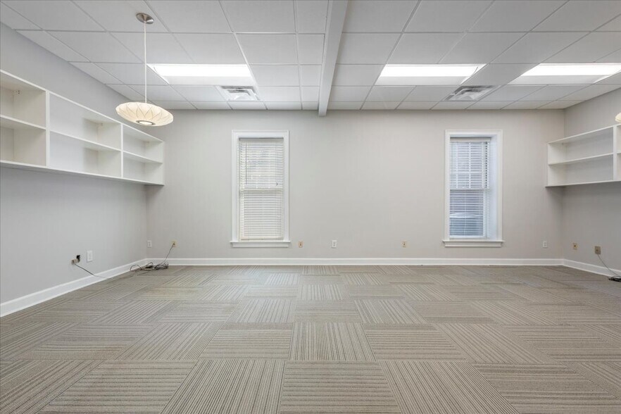 More Photos Of 5064 Roswell Rd, Atlanta Office Residential For Sale