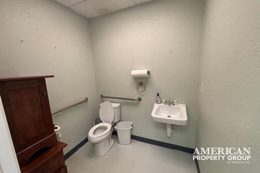 More Photos Of 2695 Tamiami Trl, Port Charlotte Storefront For Lease