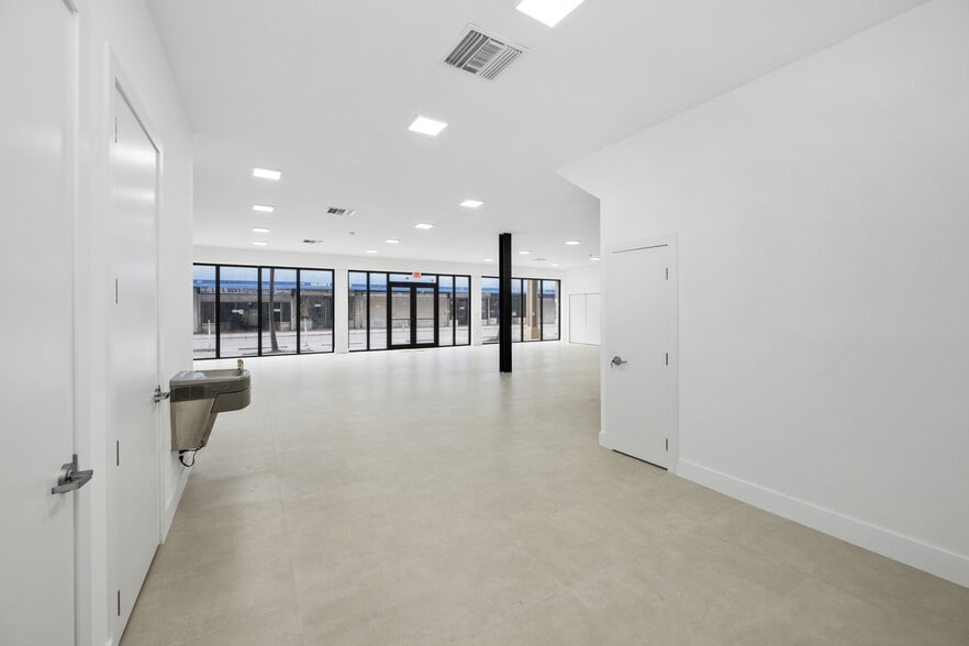 More Photos Of 129 N Miami Ave, Miami Restaurant For Lease