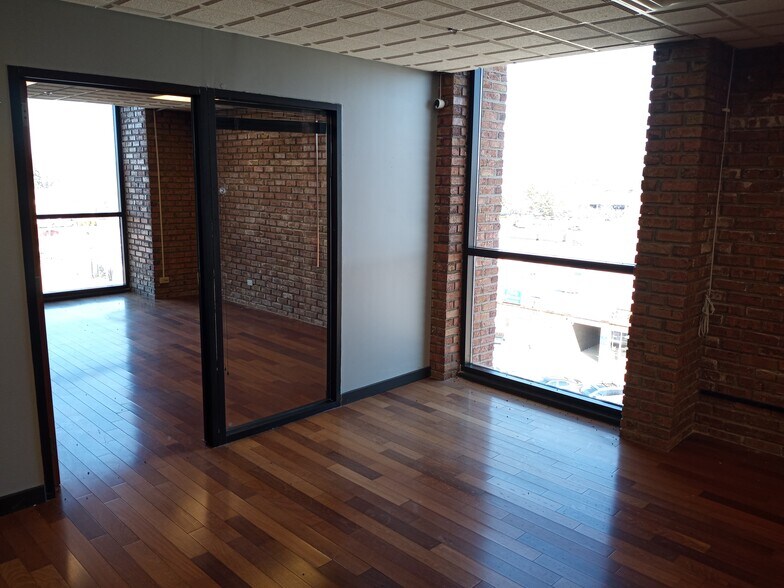 More Photos Of 1240 Meadow Rd, Northbrook Medical For Lease