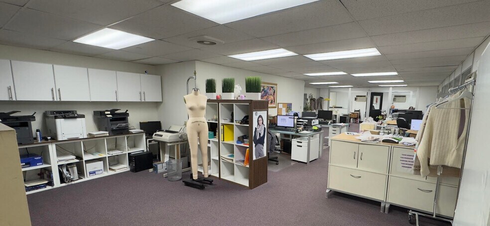 More Photos Of 65 Triangle Blvd, Carlstadt Warehouse For Lease