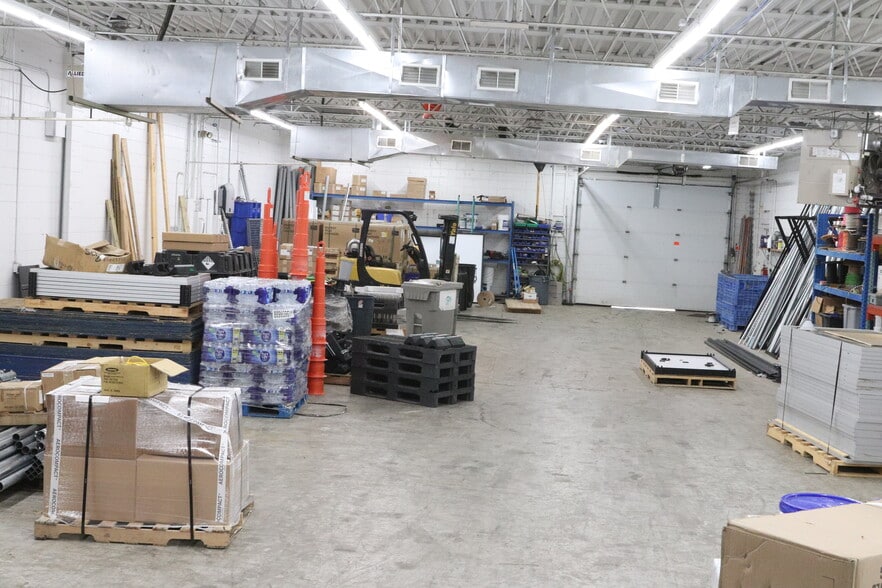 More Photos Of 4583 American Road rd, Rockford Flex For Lease