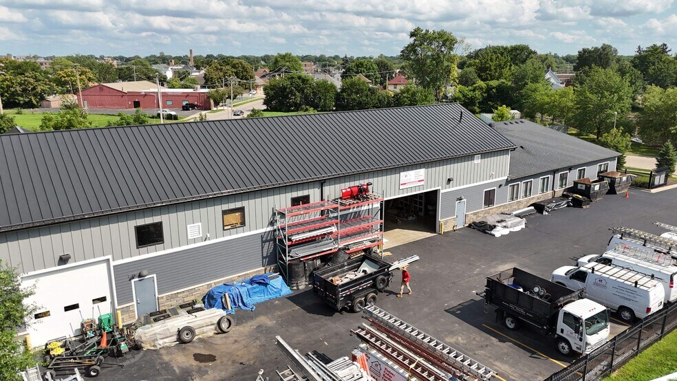 More Photos Of 325 Marshall Ave, Aurora Industrial For Sale