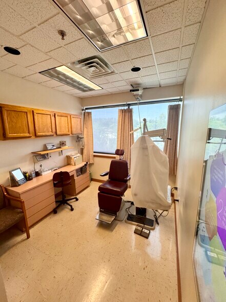 More Photos Of 1611 Pond Rd, Allentown Medical For Lease