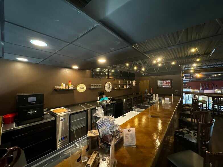 More Photos Of 201 E Center St, Tarpon Springs Bar For Lease