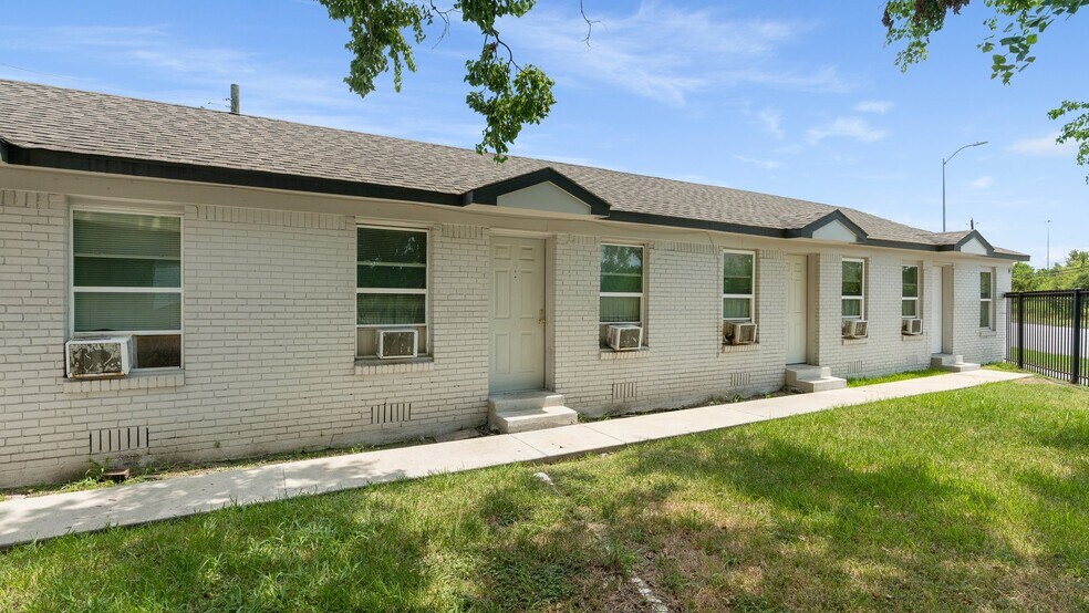 More Photos Of 8221 Brumblay St, Houston Multifamily For Sale