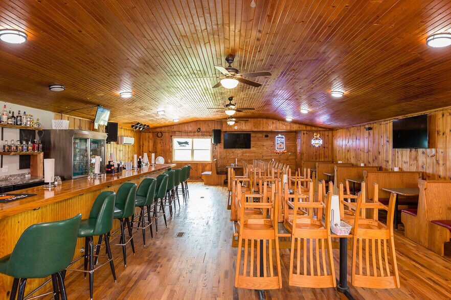 More Photos Of 48 Little Missouri Rd, Jane Restaurant For Sale