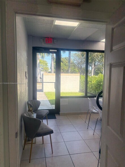 More Photos Of 828 Pembroke Rd, Hallandale Unknown For Lease