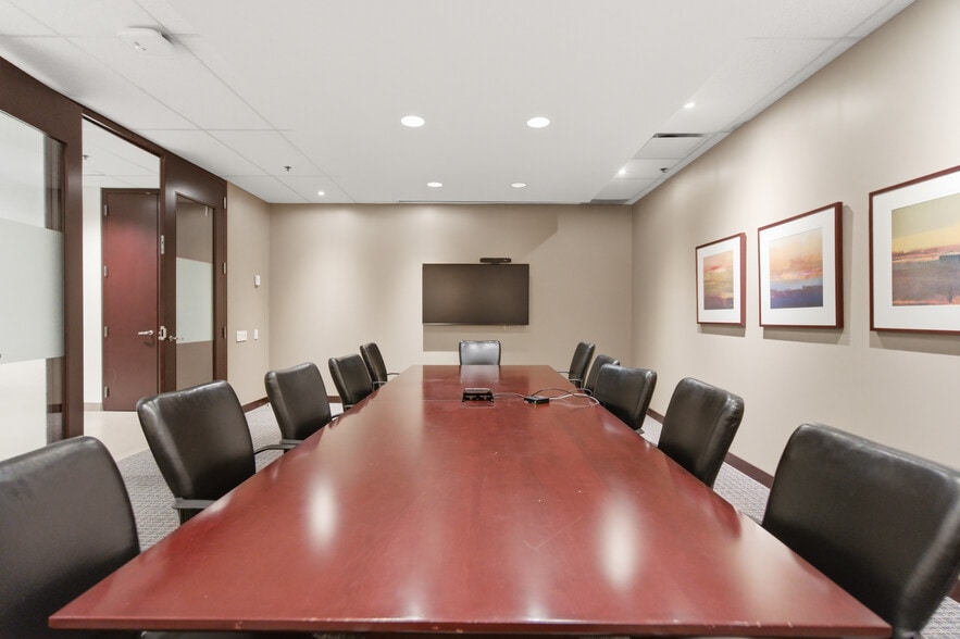 More Photos Of 17 King St E, Oshawa Storefront Retail Office For Lease