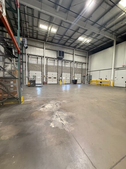 More Photos Of 450 Woodland Ave, Bloomfield Warehouse For Sale