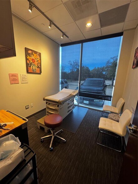 More Photos Of 5920 W William Cannon Dr, Austin Unknown For Lease