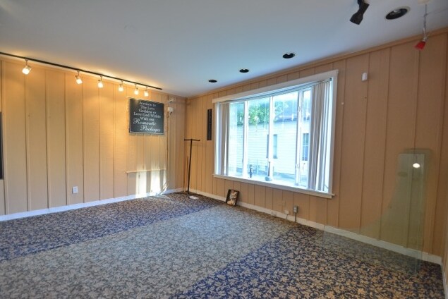 More Photos Of 231 N Milwaukee Ave, Wheeling Freestanding For Sale