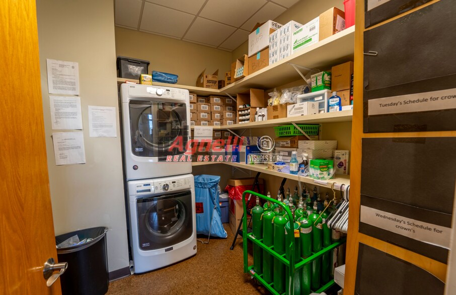 More Photos Of 30 Country Squire Dr, Cromwell Medical For Sale