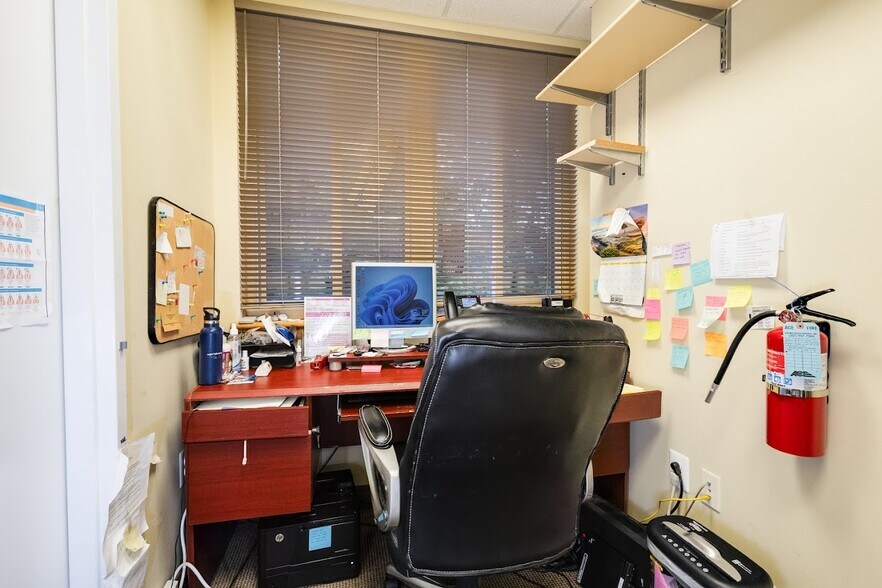 More Photos Of 4400 MacArthur Blvd NW, Washington Office For Sale