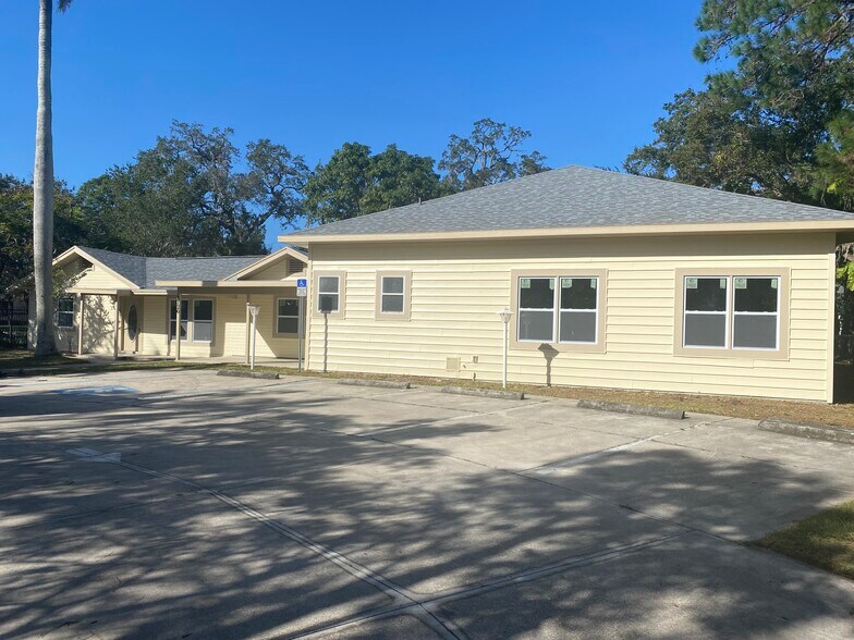 More Photos Of 2726 6th Ave W, Bradenton Office For Sale