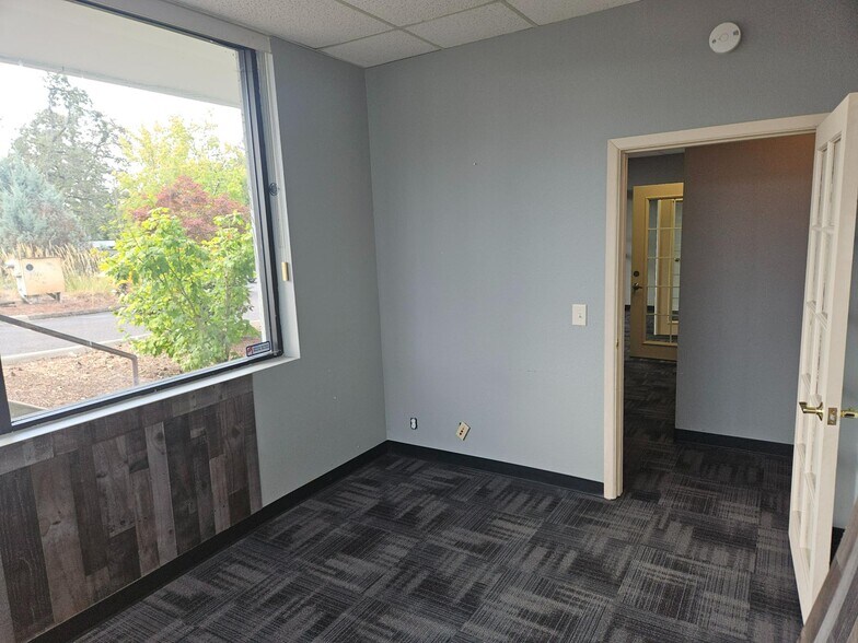 More Photos Of 16027-16029 SE McLoughlin blvd, Milwaukie Freestanding For Lease