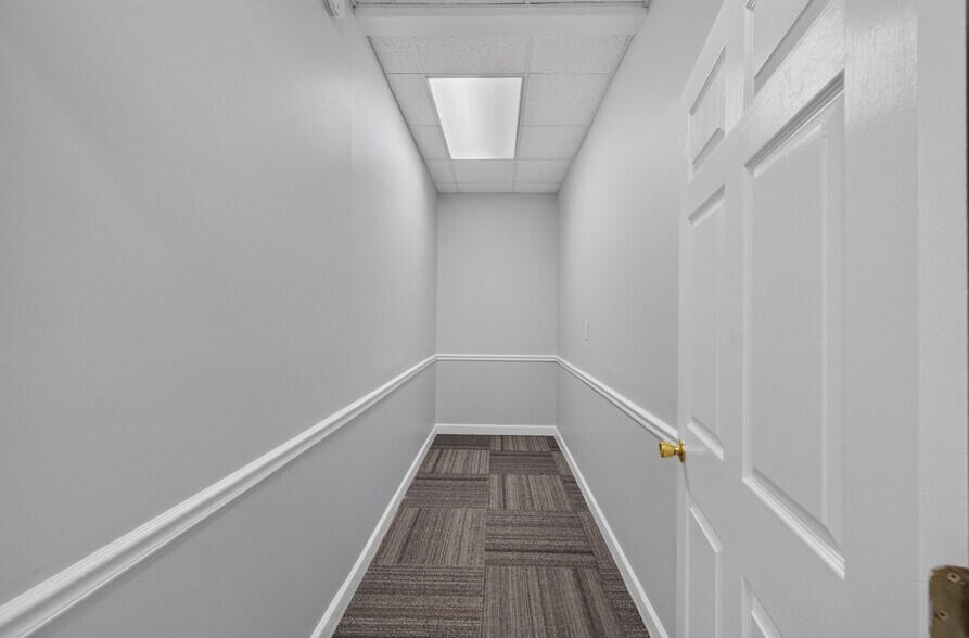 More Photos Of 514 Dabney Rd, Henderson Office For Lease