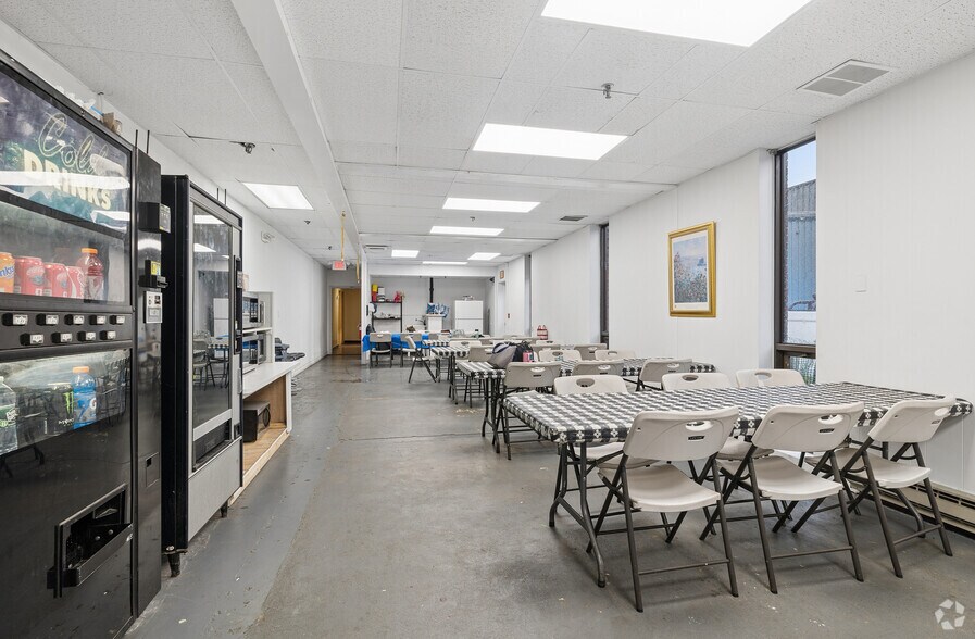 More Photos Of 229-239 Neck Rd, Haverhill Warehouse For Lease