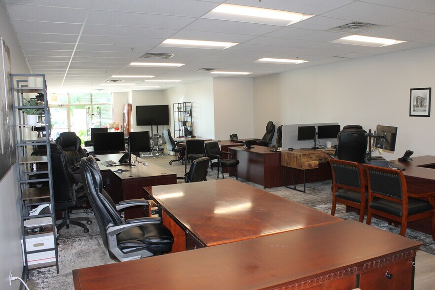 More Photos Of 40W222 Lafox Rd, St Charles Medical For Lease