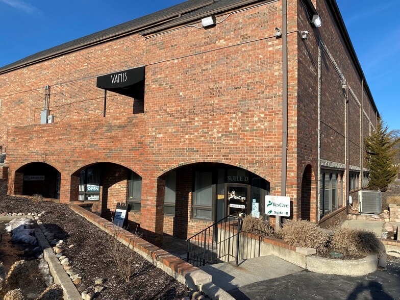 More Photos Of 1620 Country Club Rd, Valparaiso Freestanding For Lease