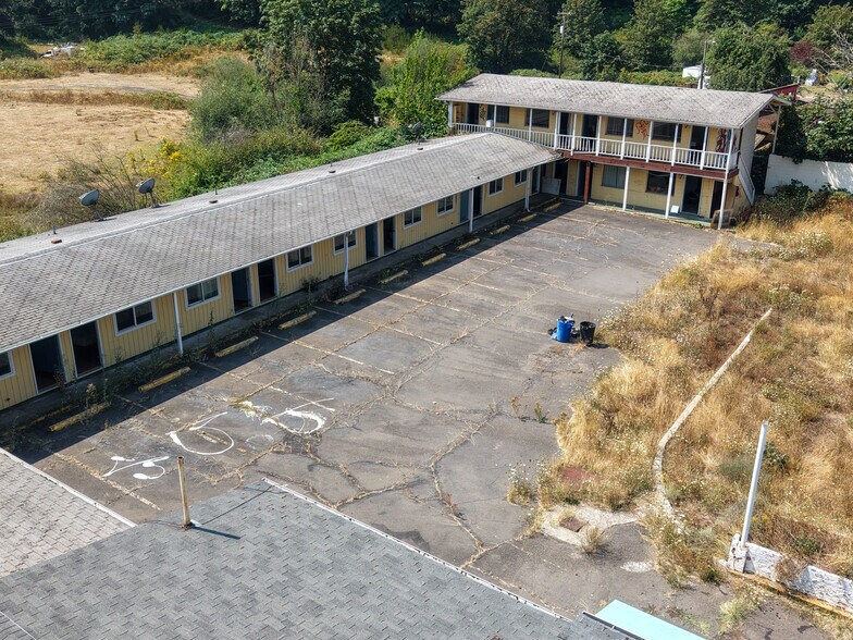 More Photos Of 455 Bear Creek Rd, Cottage Grove Hotel For Sale