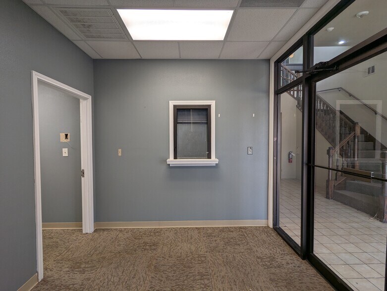 More Photos Of 7945 Eastex Fwy, Beaumont Office For Sale