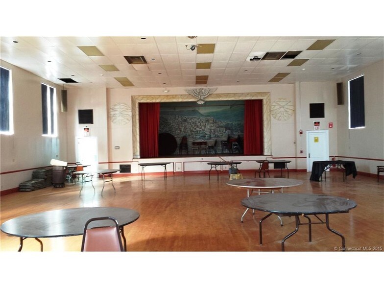 More Photos Of 54 Washington St, Middletown Office For Sale