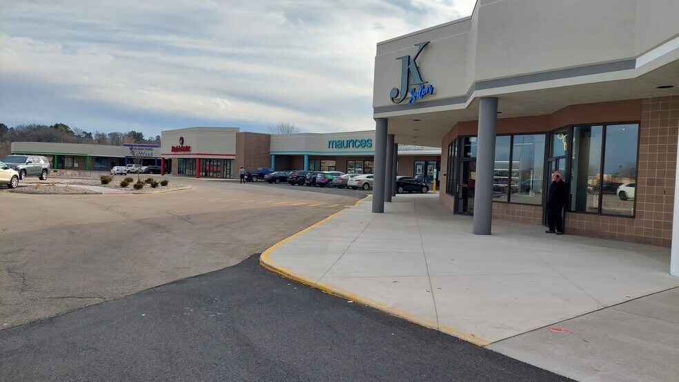 More Photos Of 1810-1880 S West Ave, Freeport Unknown For Lease