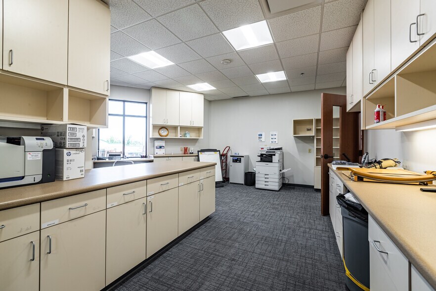 More Photos Of 2 Copeland Ave, La Crosse Office For Sale