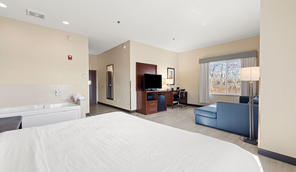 More Photos Of 1775 E Belvidere Rd, Grayslake Hotel For Sale