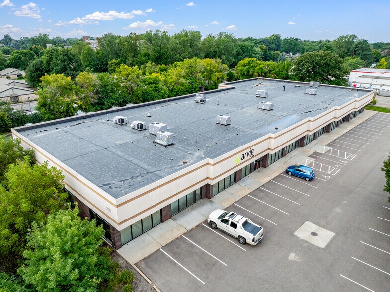 Primary Photo Of 2611 N Hamline Ave, Roseville Flex For Sale