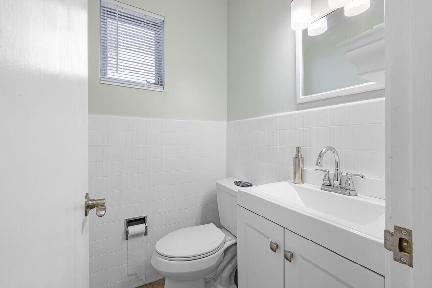 More Photos Of 1701 66th St N, Saint Petersburg Medical For Sale