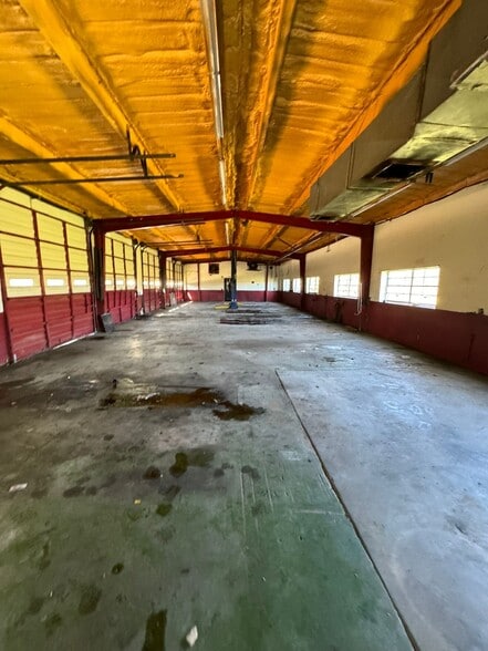 More Photos Of 7713 US Highway 51 N, Millington General Retail For Sale