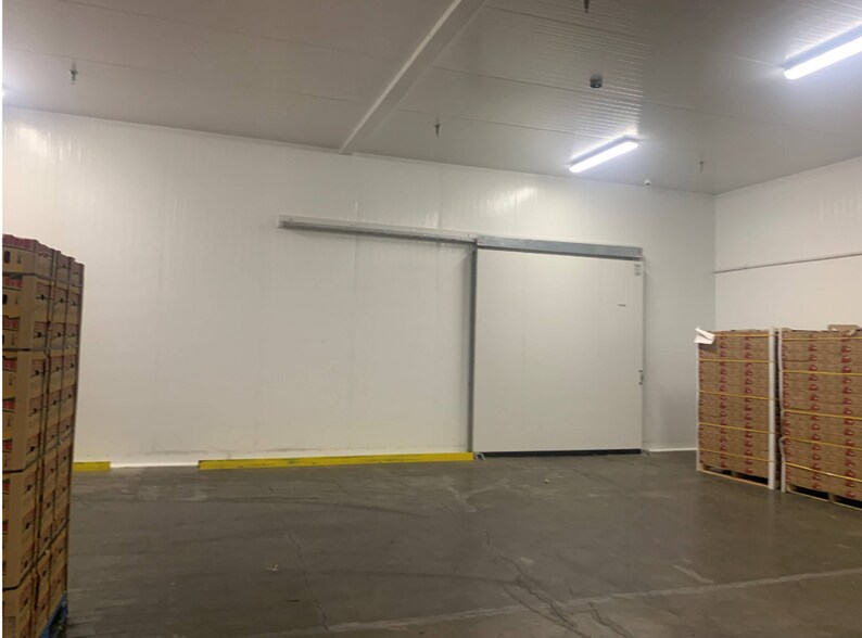 More Photos Of 1937-2035 E Vernon Ave, Vernon Refrigeration Cold Storage For Lease