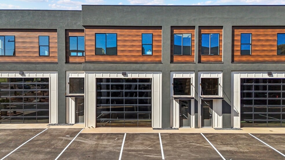 More Photos Of 80 W Center St, La Verkin Light Manufacturing For Sale