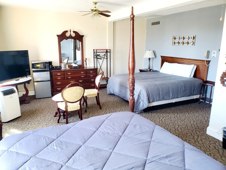 More Photos Of 925 1st Ave, Monte Vista Hotel For Sale