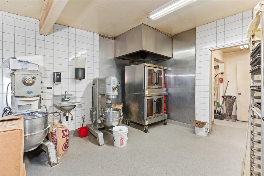More Photos Of 10448 CA-99, Live Oak Supermarket For Sale