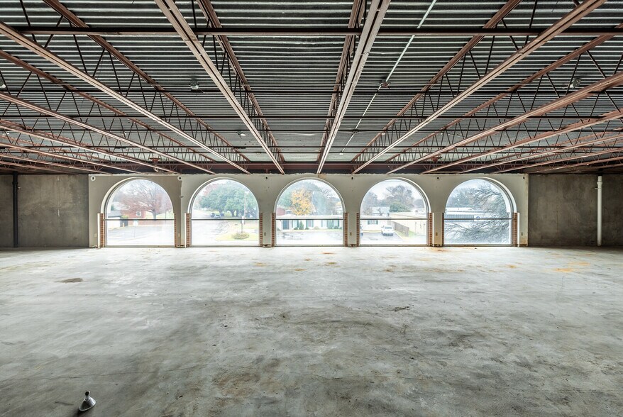 More Photos Of 1210 Lake Air Dr, Waco Freestanding For Sale