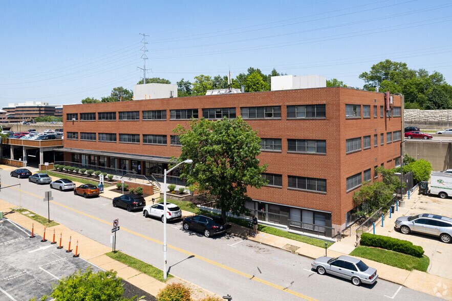 More Photos Of 950 Francis Pl, Clayton Medical For Sale