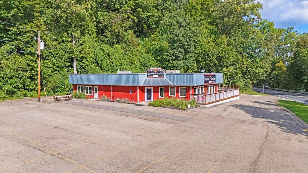 More Photos Of 15212 N Red Bud Trl, Buchanan General Retail For Sale