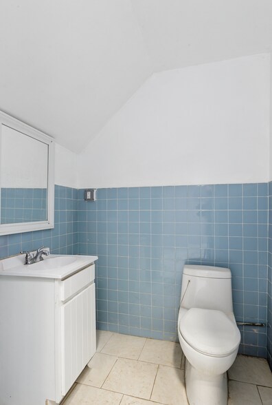 More Photos Of 8711 118th St, Richmond Hill Office For Lease