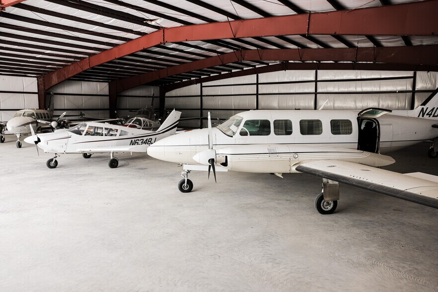 More Photos Of 15900 Schank Rd, Conroe Airport For Sale