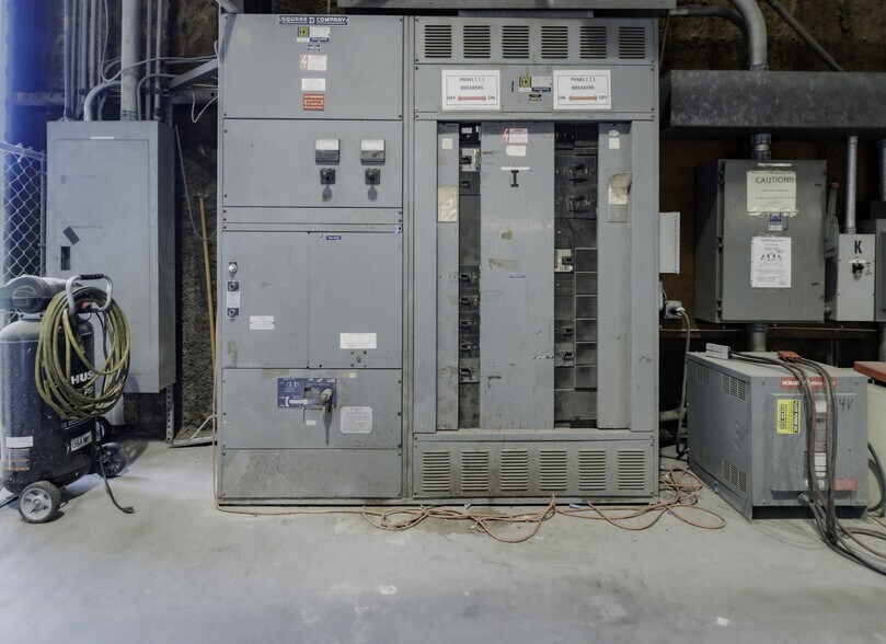 More Photos Of 4677 118th Ave N, Clearwater Manufacturing For Sale